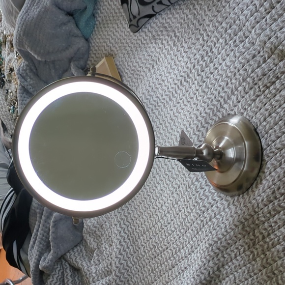 LED Lighted Vanity Mirror - Picture 3 of 5